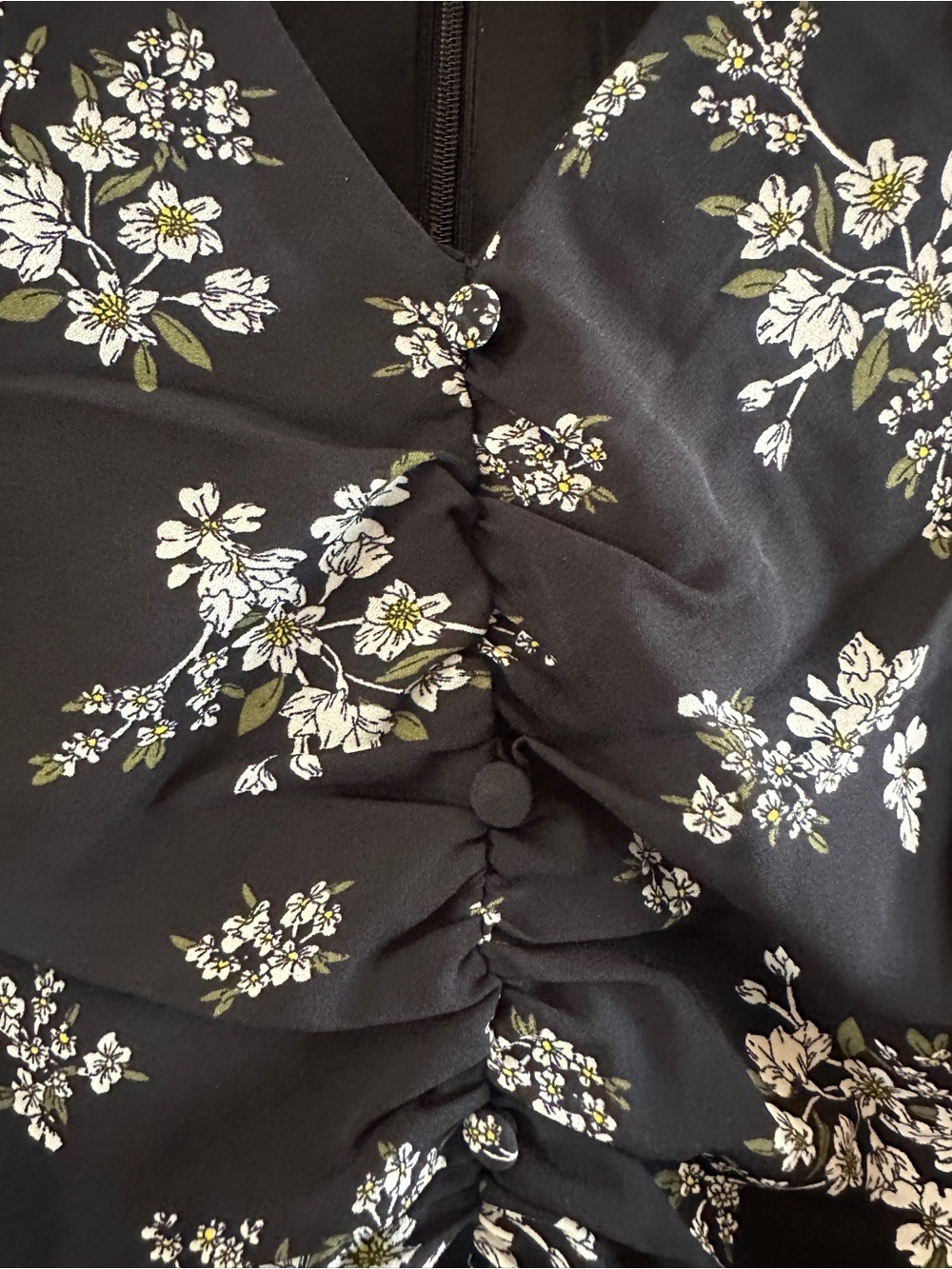 CeCe Black Floral Ruched Sleeveless Blouse Top Medium NWT V-Neck - Picture 5 of 9